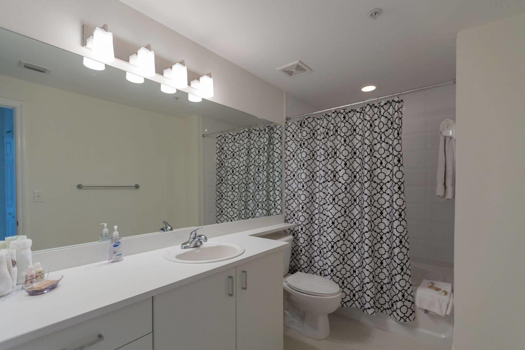 Pelicanstay In Coconut Grove Miami Coral Gables Exterior photo