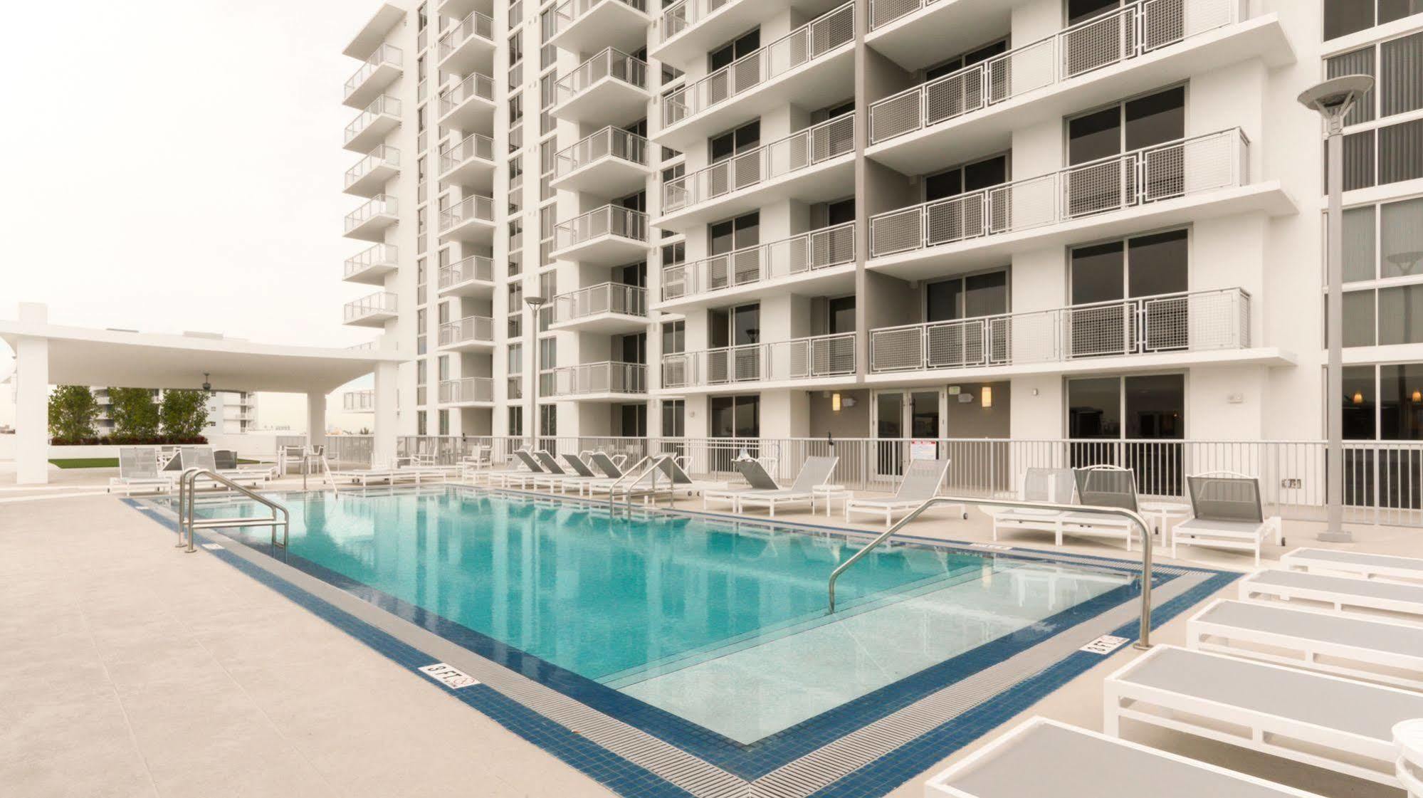 Pelicanstay In Coconut Grove Miami Coral Gables Exterior photo