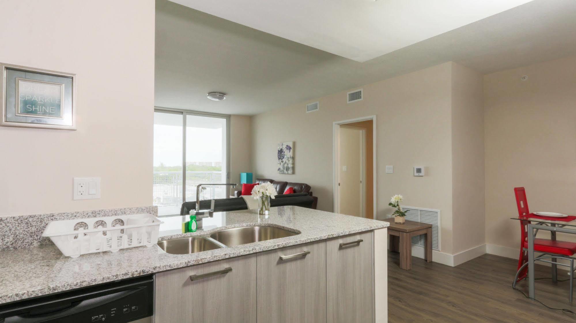 Pelicanstay In Coconut Grove Miami Coral Gables Exterior photo